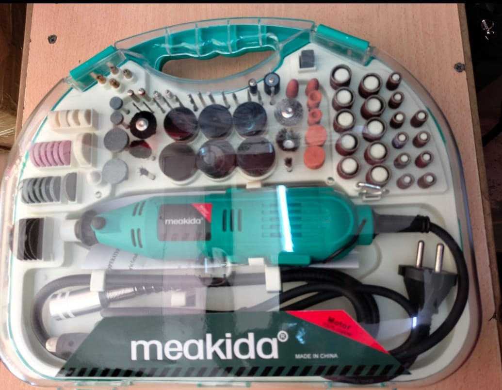 Meakida engraving machine