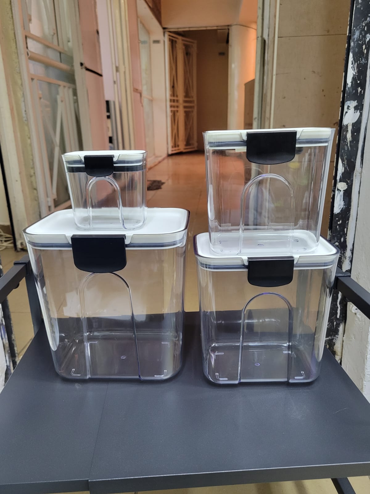 Airtight storage containers