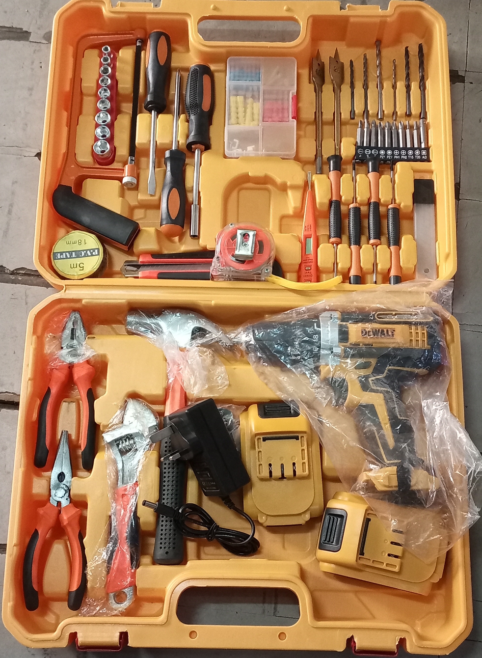 DEWALT 28V Cordless Electric Drill Tool Set WITH 2 Batteries